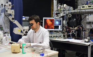 Der neue Masterstudiengang Medical Photonics wendet sich an Natur-, Lebenswissenschafter und Mediziner. Foto: M. Szabo /UKJ